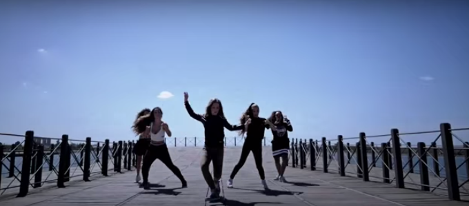 Bailarinas de ESAEM en el lanzamiento del nuevo trabajo de María Isabel