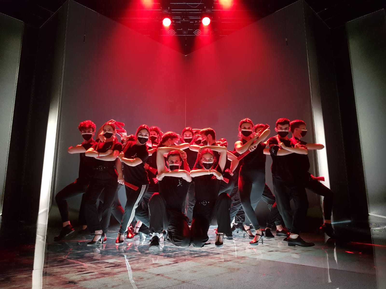 bailarines-premios-goyas-2021-abanicos