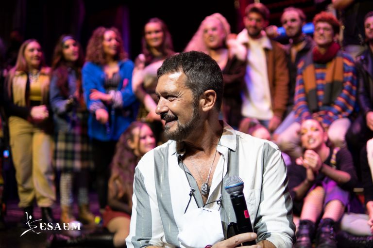 esaem-antonio-banderas-rent-1