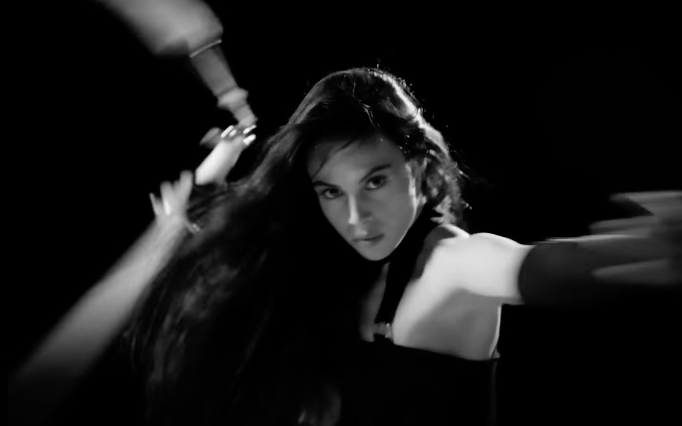 Jade-ZAfra-quasi-protagonista-videoclip-pablo-lopez